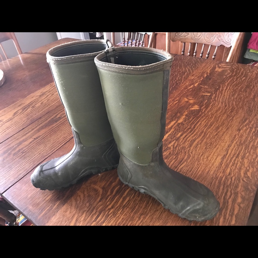“Muck Boots”Men’s Size 7.5 Women’s Size 8.